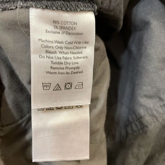 Eddie Bauer slightly curvy dark gray shorts size 4 - Picture 6 of 6